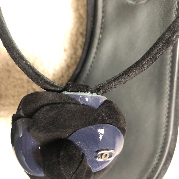 C H A N E L Camellia suede thong sandals, black and navy & dust bags. - Picture 9 of 12